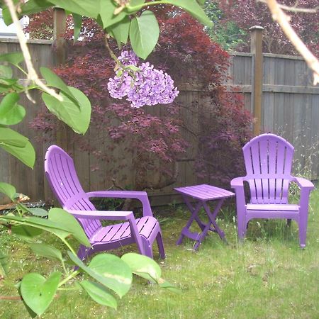 At Nautica Tigh Private Keypad Entrances Bed & Breakfast Qualicum Beach Exterior photo