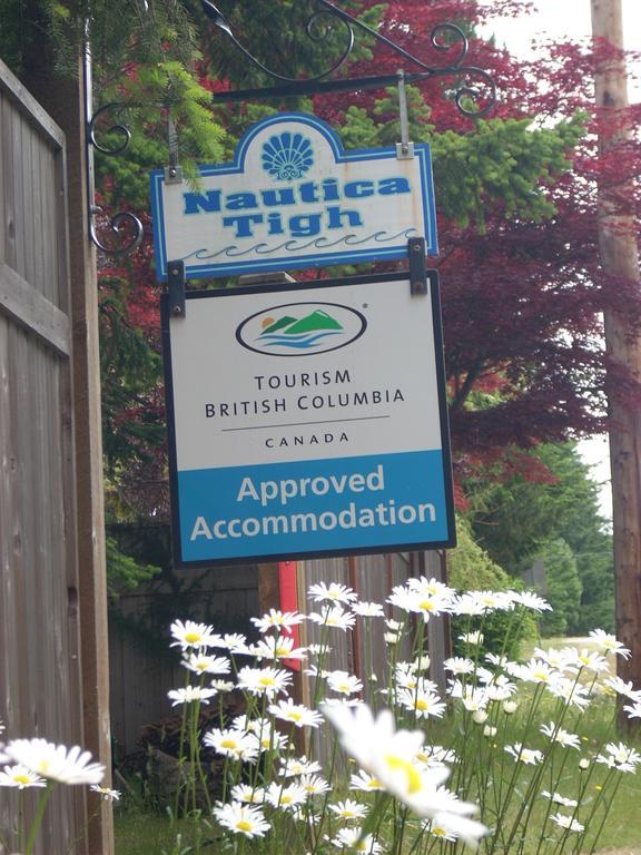 At Nautica Tigh Private Keypad Entrances Bed & Breakfast Qualicum Beach Exterior photo