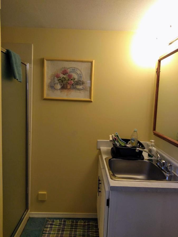 At Nautica Tigh Private Keypad Entrances Bed & Breakfast Qualicum Beach Exterior photo