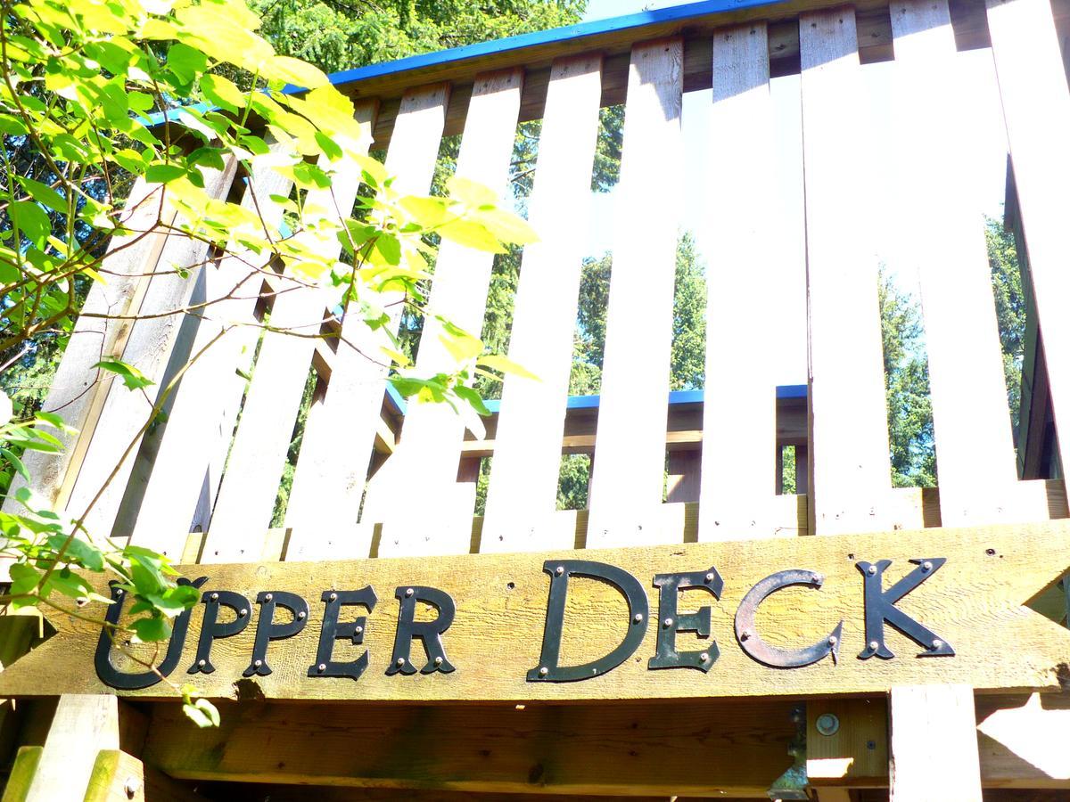 At Nautica Tigh Private Keypad Entrances Bed & Breakfast Qualicum Beach Exterior photo